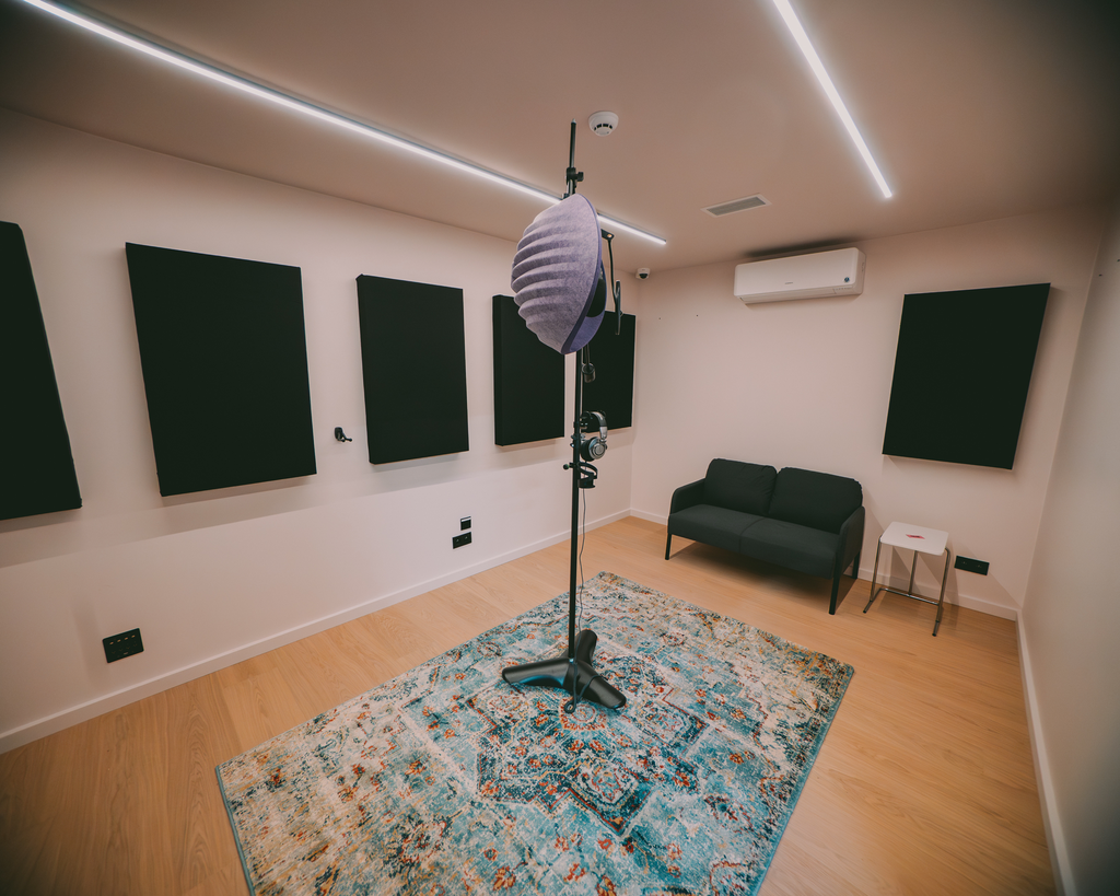 Studio 4: DJ, Podcast, Vocal Booth